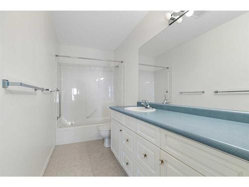 3153-1818 Simcoe Boulevard Sw, Calgary, AB - Indoor Photo Showing Bathroom