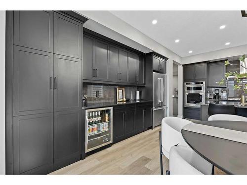 145 Edith Villas Nw, Calgary, AB - Indoor Photo Showing Kitchen