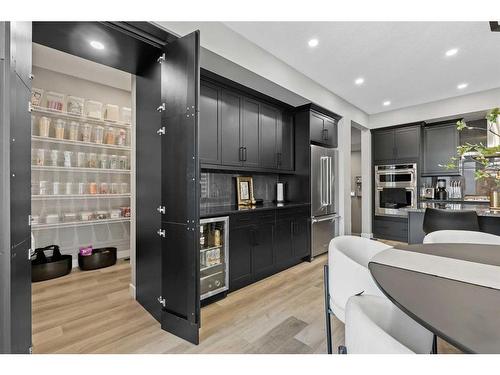 145 Edith Villas Nw, Calgary, AB - Indoor Photo Showing Kitchen