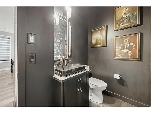 145 Edith Villas Nw, Calgary, AB - Indoor Photo Showing Bathroom