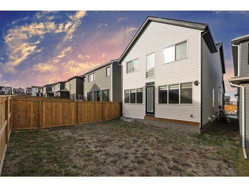 145 Edith Villas Nw, Calgary, AB - Outdoor