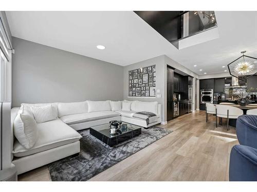 145 Edith Villas Nw, Calgary, AB - Indoor Photo Showing Living Room