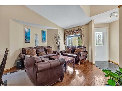 254 Coventry Court Ne, Calgary, AB - Indoor Photo Showing Living Room