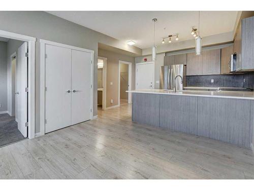 105-214 Sherwood Square Nw, Calgary, AB - Indoor Photo Showing Kitchen