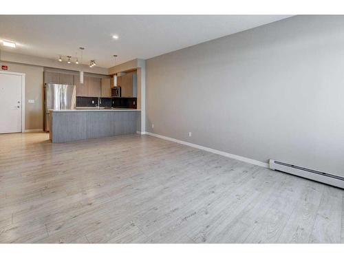 105-214 Sherwood Square Nw, Calgary, AB - Indoor Photo Showing Kitchen