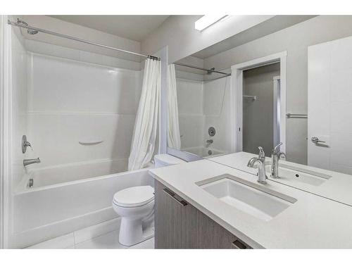 105-214 Sherwood Square Nw, Calgary, AB - Indoor Photo Showing Bathroom