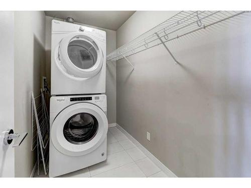 105-214 Sherwood Square Nw, Calgary, AB - Indoor Photo Showing Laundry Room