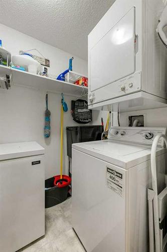 2202 Tuscarora Manor Nw, Calgary, AB - Indoor Photo Showing Laundry Room