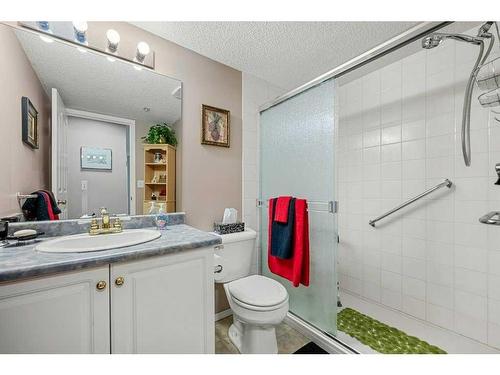 2202 Tuscarora Manor Nw, Calgary, AB - Indoor Photo Showing Bathroom