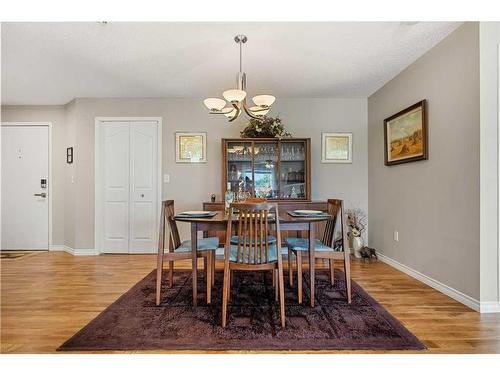 2202 Tuscarora Manor Nw, Calgary, AB - Indoor Photo Showing Dining Room