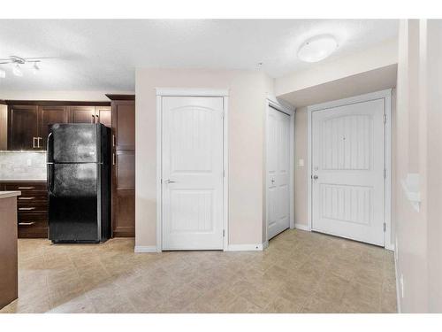 1207-130 Panatella Street Nw, Calgary, AB - Indoor Photo Showing Kitchen