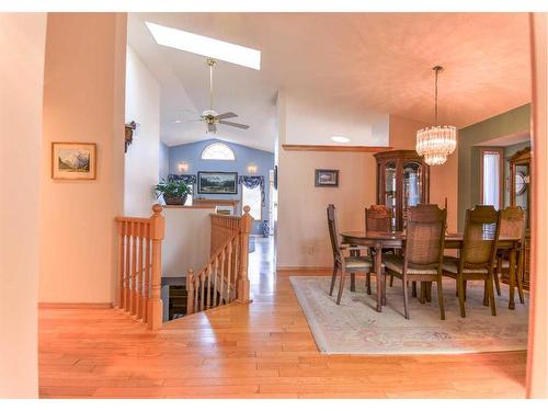 116 Hamptons Park Nw, Calgary, AB - Indoor Photo Showing Dining Room