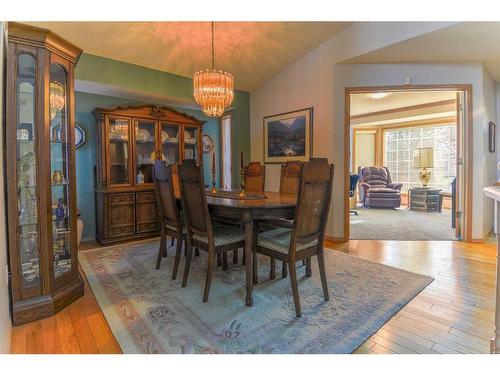 116 Hamptons Park Nw, Calgary, AB - Indoor Photo Showing Dining Room