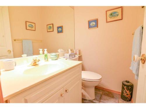 116 Hamptons Park Nw, Calgary, AB - Indoor Photo Showing Bathroom