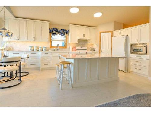 116 Hamptons Park Nw, Calgary, AB - Indoor Photo Showing Kitchen With Upgraded Kitchen