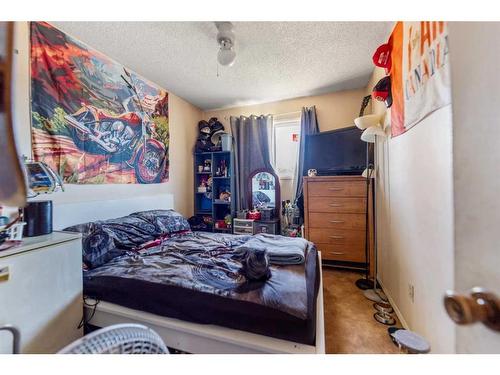 3427 56 Street Ne, Calgary, AB - Indoor Photo Showing Bedroom