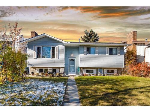 3427 56 Street Ne, Calgary, AB - Outdoor