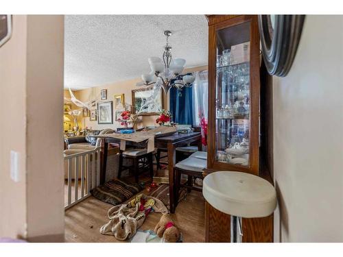 3427 56 Street Ne, Calgary, AB - Indoor