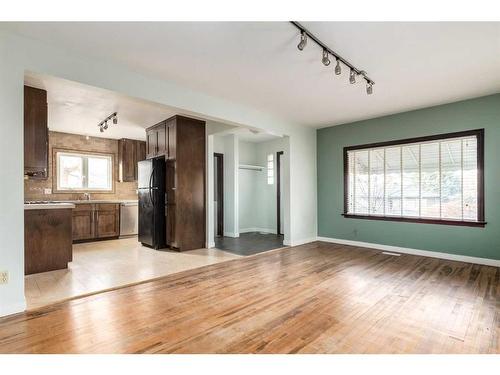 3412 1 Street Nw, Calgary, AB - Indoor Photo Showing Kitchen