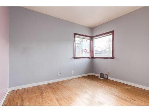 3412 1 Street Nw, Calgary, AB - Indoor Photo Showing Other Room