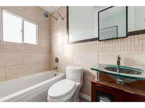 3412 1 Street Nw, Calgary, AB - Indoor Photo Showing Bathroom