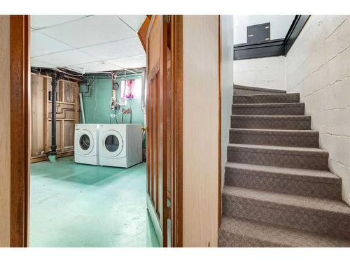 3412 1 Street Nw, Calgary, AB - Indoor Photo Showing Laundry Room