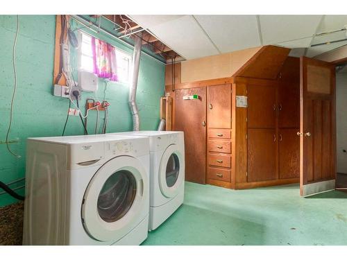 3412 1 Street Nw, Calgary, AB - Indoor Photo Showing Laundry Room