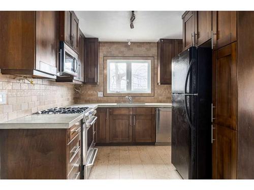 3412 1 Street Nw, Calgary, AB - Indoor Photo Showing Kitchen With Upgraded Kitchen