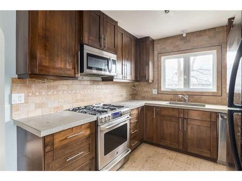 3412 1 Street Nw, Calgary, AB - Indoor Photo Showing Kitchen With Upgraded Kitchen