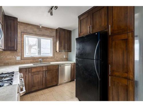 3412 1 Street Nw, Calgary, AB - Indoor Photo Showing Kitchen