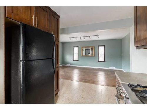 3412 1 Street Nw, Calgary, AB - Indoor Photo Showing Kitchen