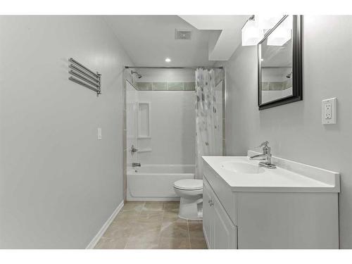 310 Autumn Circle Se, Calgary, AB - Indoor Photo Showing Bathroom