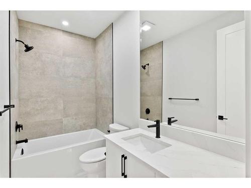 2628 4 Avenue Nw, Calgary, AB - Indoor Photo Showing Bathroom