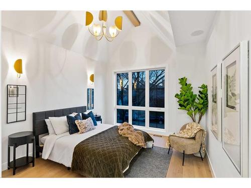 2628 4 Avenue Nw, Calgary, AB - Indoor Photo Showing Bedroom