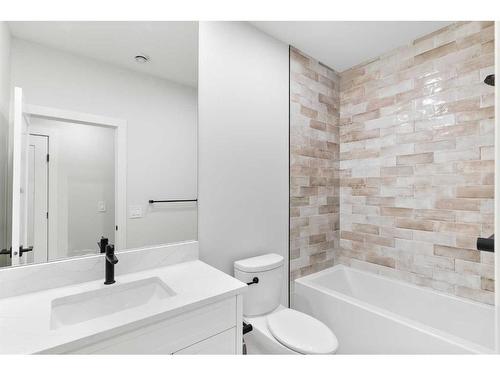 2628 4 Avenue Nw, Calgary, AB - Indoor Photo Showing Bathroom