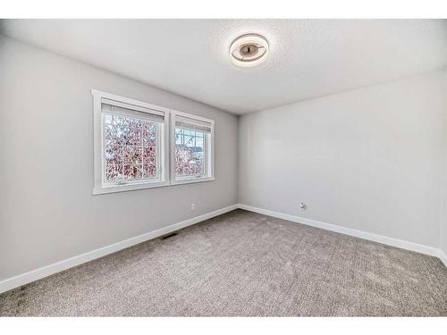 1180 Kings Heights Road Se, Airdrie, AB - Indoor Photo Showing Other Room