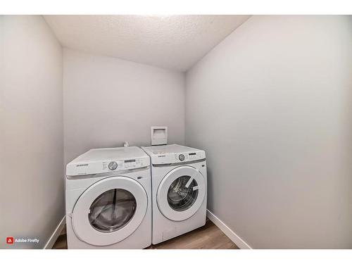 1180 Kings Heights Road Se, Airdrie, AB - Indoor Photo Showing Laundry Room