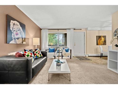 14-3519 49 Street Nw, Calgary, AB - Indoor Photo Showing Living Room