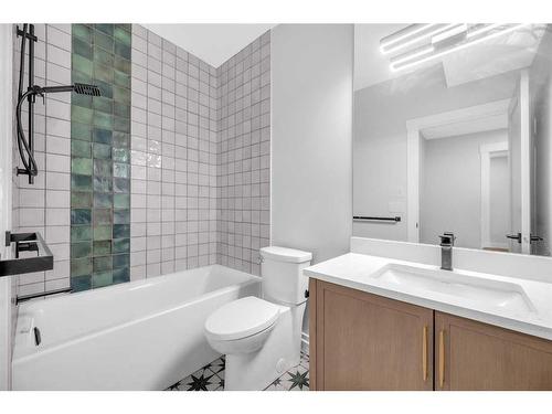 49 Rockhaven Green Nw, Calgary, AB - Indoor Photo Showing Bathroom