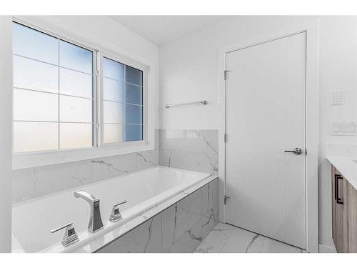 230 Kinniburgh Loop, Chestermere, AB - Indoor Photo Showing Bathroom