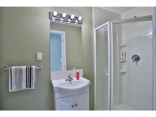 144 Hidden Creek Rise Nw, Calgary, AB - Indoor Photo Showing Bathroom