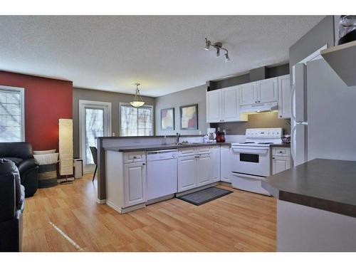 144 Hidden Creek Rise Nw, Calgary, AB - Indoor Photo Showing Kitchen