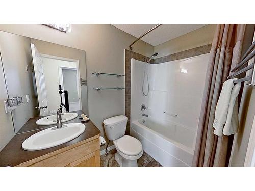 9 Prairie Springs Close Sw, Airdrie, AB - Indoor Photo Showing Bathroom