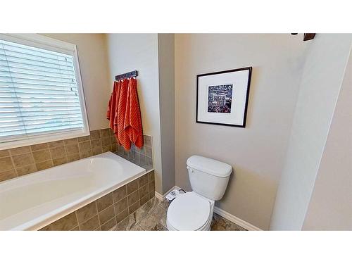 9 Prairie Springs Close Sw, Airdrie, AB - Indoor Photo Showing Bathroom