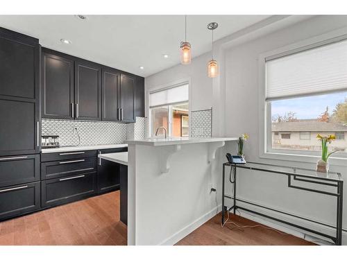 A-2115 35 Avenue Sw, Calgary, AB - Indoor Photo Showing Kitchen With Upgraded Kitchen