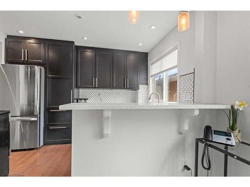 A-2115 35 Avenue Sw, Calgary, AB - Indoor Photo Showing Kitchen With Upgraded Kitchen