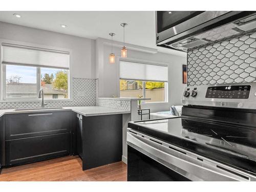 A-2115 35 Avenue Sw, Calgary, AB - Indoor Photo Showing Kitchen With Upgraded Kitchen