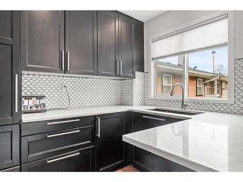 A-2115 35 Avenue Sw, Calgary, AB - Indoor Photo Showing Kitchen With Upgraded Kitchen