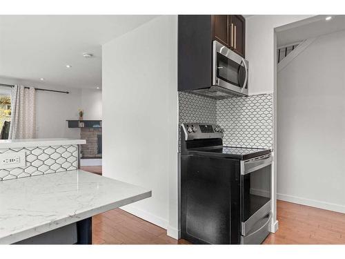 A-2115 35 Avenue Sw, Calgary, AB - Indoor Photo Showing Kitchen