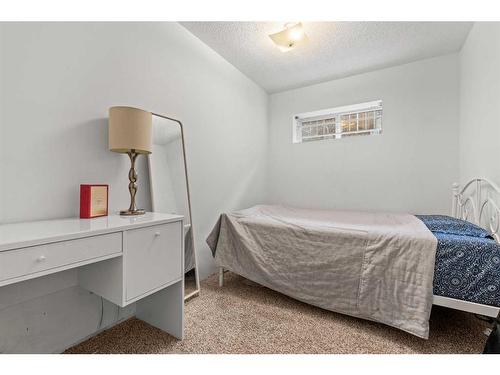 A-2115 35 Avenue Sw, Calgary, AB - Indoor Photo Showing Bedroom